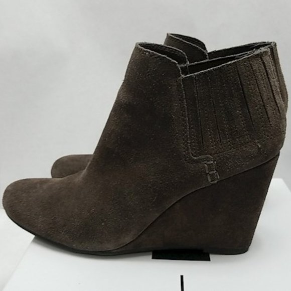 NWT Suede Slate Dolce Vita Heeled Bootie 8.5 - Picture 1 of 4